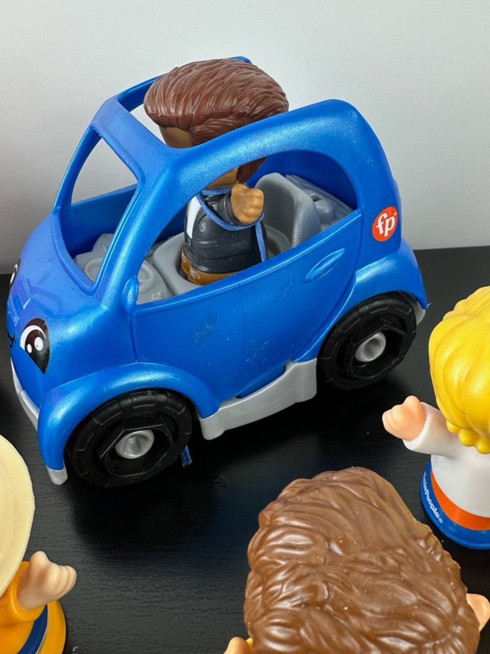 Fisher Price Little People Blue Electric Car, Pick Up Truck & 13 Boy Figurines - Picture 8 of 8
